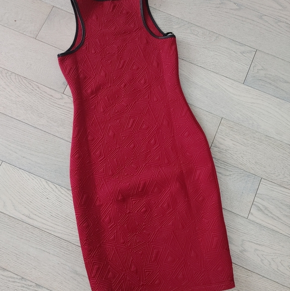 3/$22 Forever 21 Burgundy Dress size small - Picture 3 of 3
